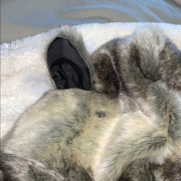 Faux Fur jacket with Animal Ears - Picture 3 of 7